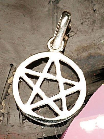 Immagine di Pentagramm mit Rand Anhänger, klein