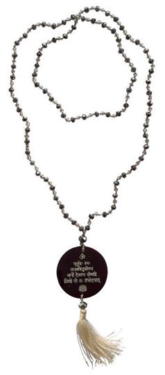 Bild von Mala Gayathri Mantra Glasperlen silberfarben mit gelaserter Muschelscheibe 45c
