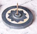 Immagine di Räucherstäbchenhalter Lotus Speckstein mit Perlmutteinlage