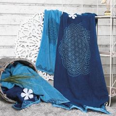 Immagine di Handtuch Happy Flower 48 x 109 cm in ozeanblau-azur von The Spirit of OM