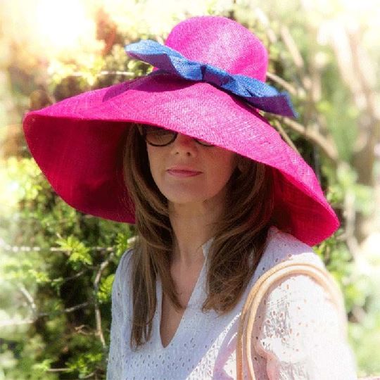 Image sur Raffia-Hut pink mit blauer Schleife