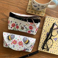 Image de BEES AND FLOWERS GLASSES CASE
