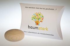 Picture of Handschmeichler Nussbaum mit Baumhoroskop von baumstark