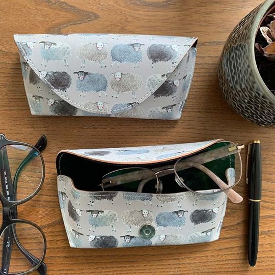 Picture of SHEEP GLASSES CASE