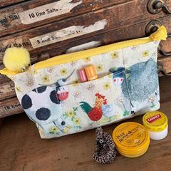 Picture of DAISYFIELD FARM WASH BAG