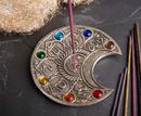 Immagine di Mond mit Chakraglassteinchen und Mantra Weissmetallhalter