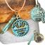 Immagine di Namasté / Love Twin-Amulett mit Ziegenlederband