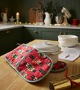 Picture of Nutcracker Double Oven Glove - Ulster Weavers