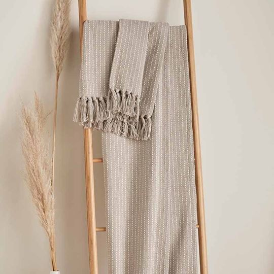 Bild von Quinn Natural 130x180cm Throw