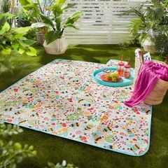 Bild von Buzzy Bee Ochre Picnic Blanket