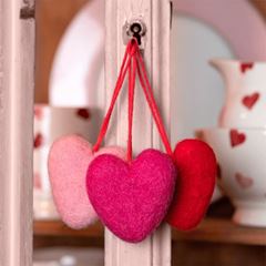Bild von Grosse Wollfilz-Herzen 9 cm, 3er Set