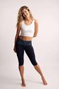 Bild von Yoga Leggings Capri Madhya "Madhu" tiefblau von The Spirit of Om