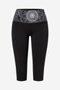 Bild von Yoga Leggings Capri Madhya "Madhu" in schwarz von The Spirit of Om