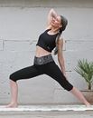 Bild von Yoga Leggings Capri Madhya "Madhu" in schwarz von The Spirit of Om