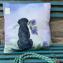 Bild von LABRADOR AND HYDRANGEAS