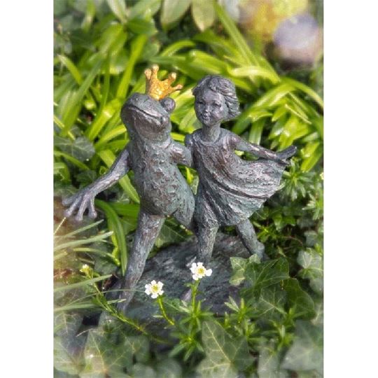 Immagine di Gartendeko Das Mädchen und der Froschkönig