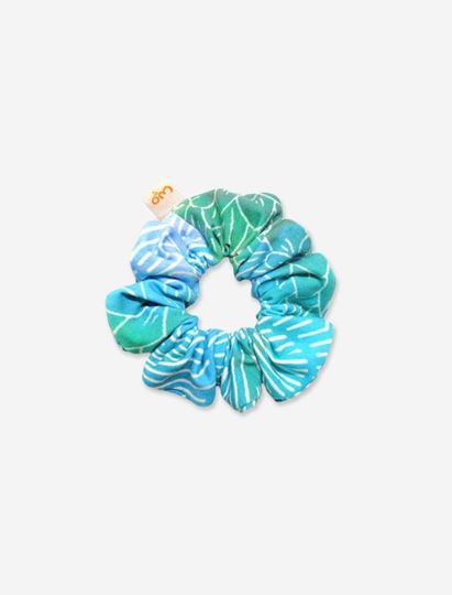 Image sur Scrunchie Haarband Madhu in kristallblau von The Spirit of Om