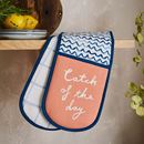 Picture of Catch of the Day Double Oven Glove - Ulster Weavers