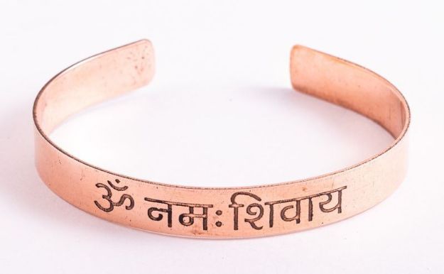Bild von Kupferarmreif mit Om Namah Shivaya