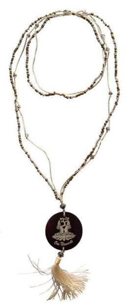 Bild von Mala Om Namaste Glasperlen goldfarben mit gelaserter Muschelscheibe 46cm