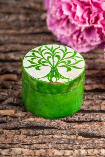 Bild von Döschen Yggdrasil aus Speckstein, grün