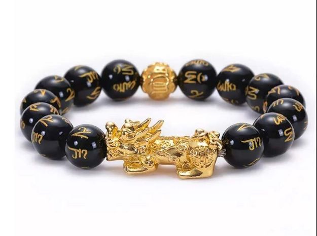 Bild von Armband Pi Xiu goldfarben, mit schwarzen Resinperlen (Ø12mm), Ø5,5-8cm (16-26cm)