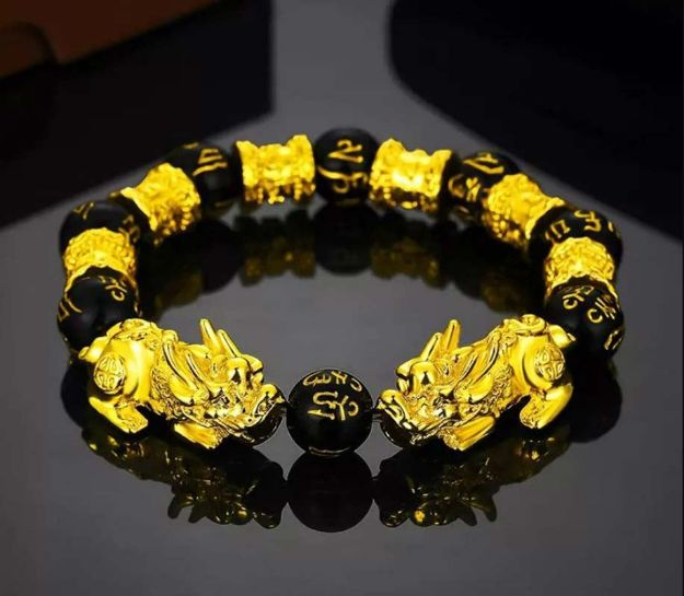 Bild von Armband Pi Xiu goldfarben, mit schwarzen Resinperlen (Ø12mm), Ø5,5-14cm (16-44cm