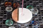 Bild von Designhalter aus Marmor, Holz und Messing