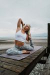 Bild von Yoga Leggings Puja in graugold von The Spirit of Om