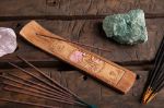 Bild von Namaste mit Rosenquarz Holzhalter für Räucherstäbchen