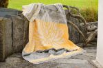 Bild von Plaid-Decke Lotus in gelb/grau von The Spirit of OM