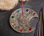 Bild von Mond mit Chakraglassteinchen und Mantra Weissmetallhalter