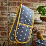 Bild von Bees Double Oven Glove - Ulster Weavers