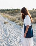 Bild von Mira Canvas Dark Denim Umhängetasche