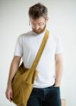 Bild von Mati Corduroy Olive Umhängetasche