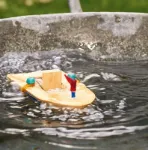 Bild von Holzboot mit Gummimotor VE 6, VE-6