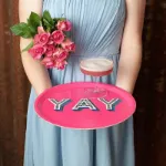 Bild von Asta Barrington YAY / bright pink Tray Ø 31 - Jamida of Sweden