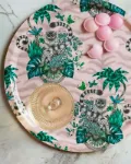 Bild von Emma J Shipley Lemur/pink Tray Ø 39 - Jamida of Sweden