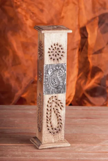 Bild von Räucherturm Art mit Messing Emblem