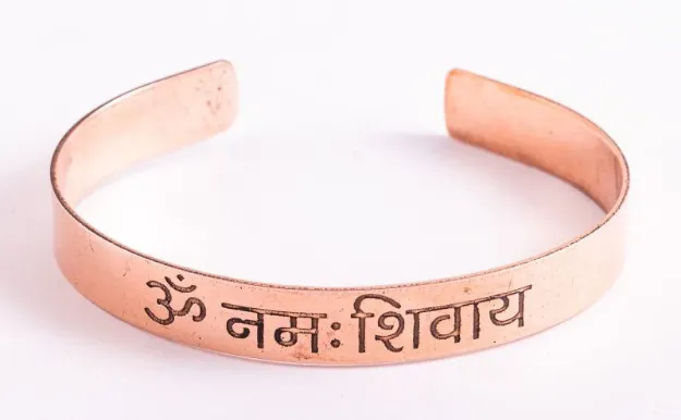 Bild von Kupferarmreif mit Om Namah Shivaya