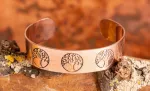 Bild von Kupfer-Armreif mit Yggdrasil
