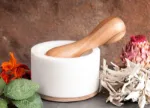 Bild von Mörser aus Marmor mit Holzstössel