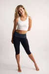 Bild von Yoga Leggings Capri Madhya Madhu tiefblau von The Spirit of Om