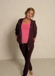 Bild von Kapuzenjacke weit in aubergine von The Spirit of OM