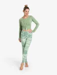 Bild von Crop Shirt Jathara in matcha von The Spirit of OM