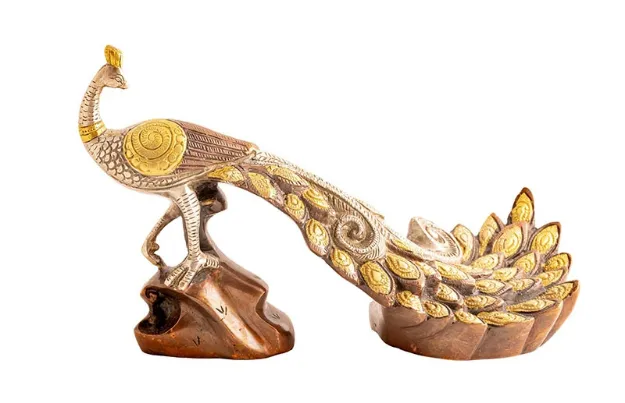 Bild von Mayura Pfau Statue