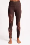 Bild von Yoga Leggings Chaya in tiefrot von The Spirit of Om