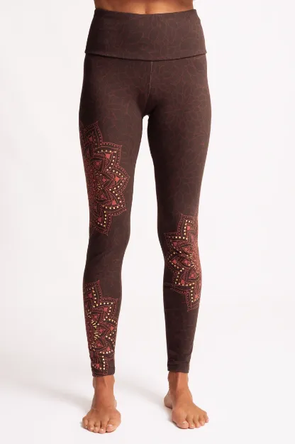 Bild von Yoga Leggings Chaya in tiefrot von The Spirit of Om