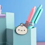 Bild von Noodoll Enamel Pin Ricebao Chopstick , VE-6