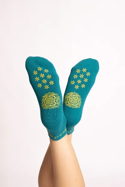 Bild von Rutschfeste Yoga Socken Adhara in alatsee von The Spirit of Om